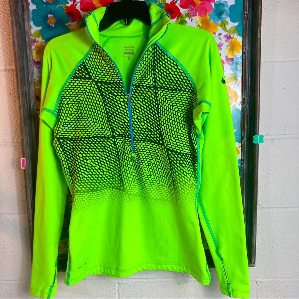 Nike Women’s Pro Dri-Fit 1/2 Zip Pullover. Sz. M